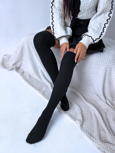 Svītrota adījuma, garās zeķes 8901 - MELNAS